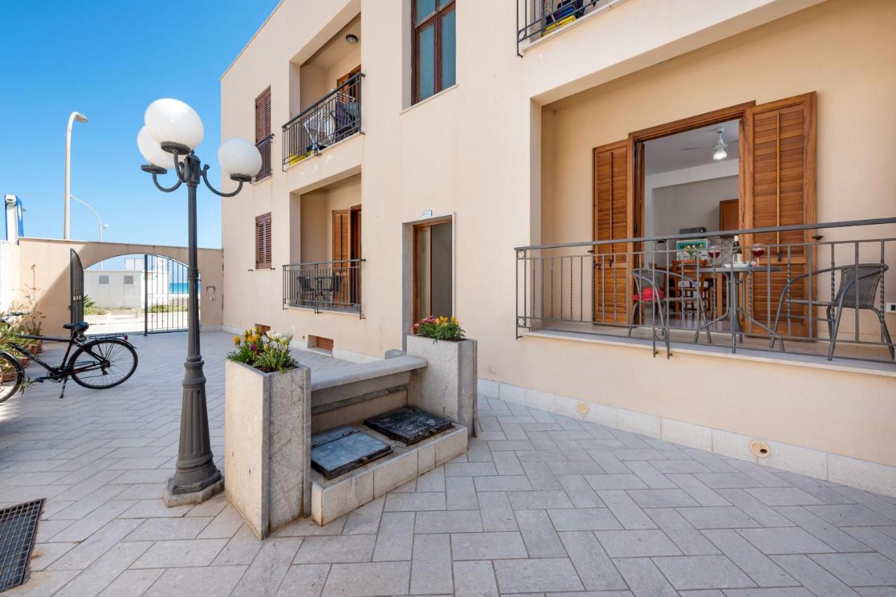 I Tre Golfi Beach Apartments 산비토로카포 외부 사진