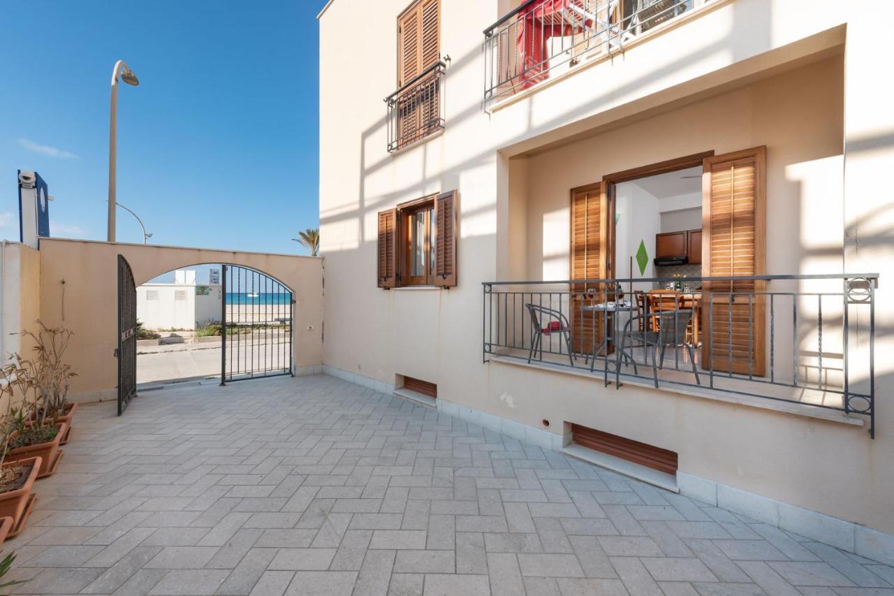I Tre Golfi Beach Apartments 산비토로카포 외부 사진