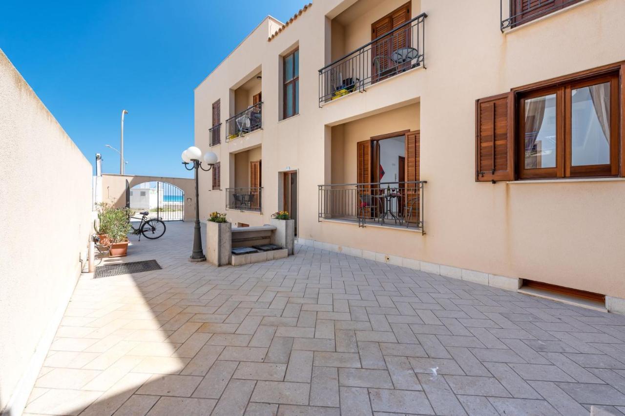 I Tre Golfi Beach Apartments 산비토로카포 외부 사진
