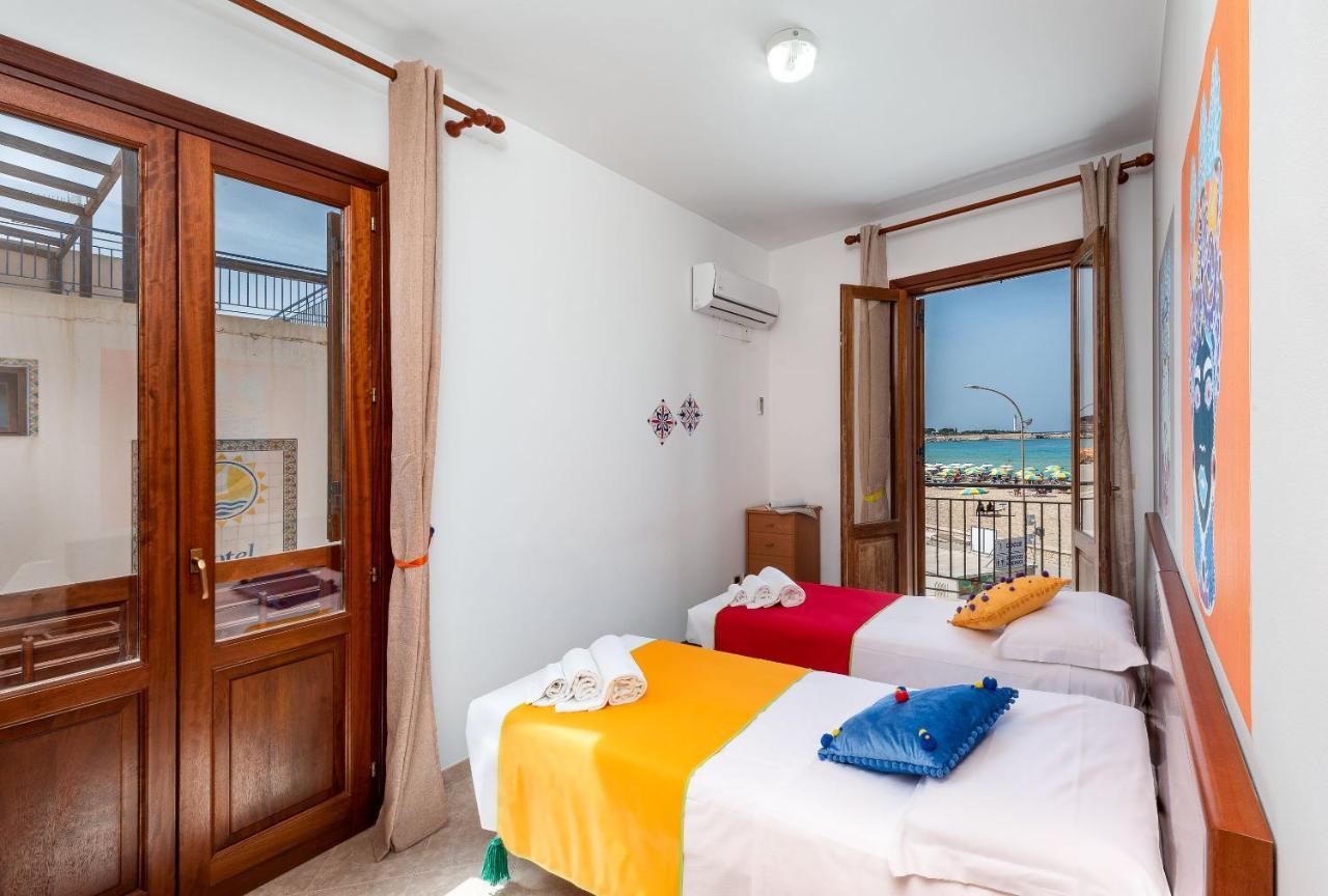 I Tre Golfi Beach Apartments 산비토로카포 외부 사진