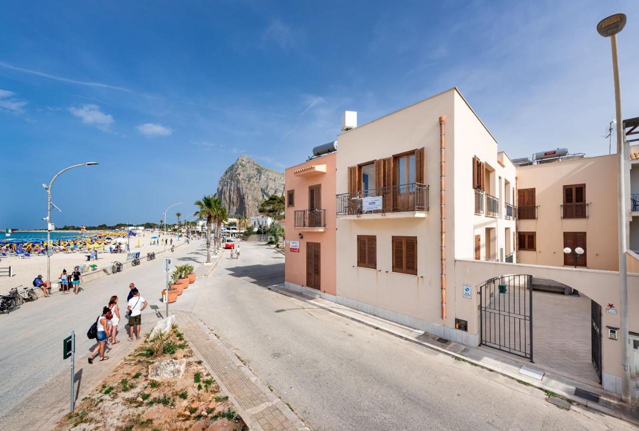 I Tre Golfi Beach Apartments 산비토로카포 외부 사진